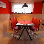 아파트 Ferien Unterm Reetdach Bis Zu 6 Personen Alt Bukow