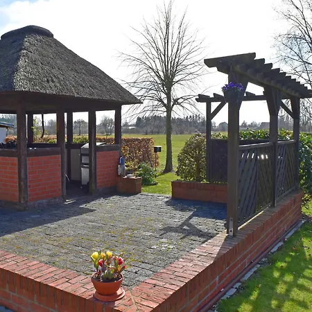 아파트 Ferien Unterm Reetdach Bis Zu 6 Personen Alt Bukow